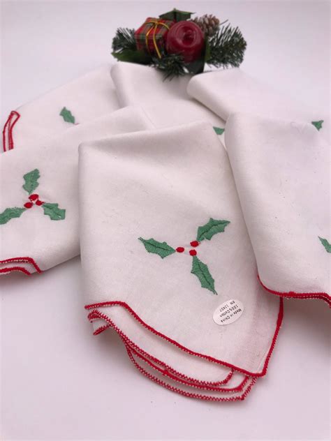 red cloth christmas napkins